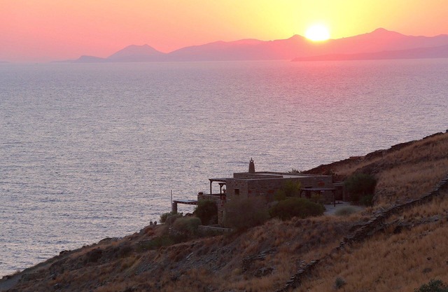 Amazing, luxurious, very private, beachfront Ap,t on private beach! Support 24/7