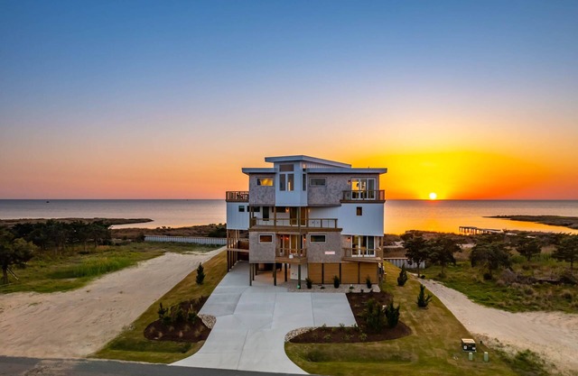 Amazing Newly Built Modern Home w/Saltwater Pool - Simply the best!
