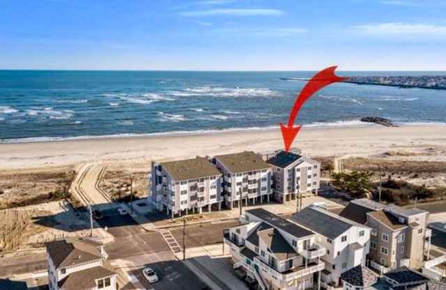 Amazing Oceanfront Bi-Level Condo