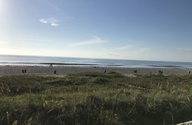 Amazing one bedroom direct ocean front condo with beautiful view of the ocean!