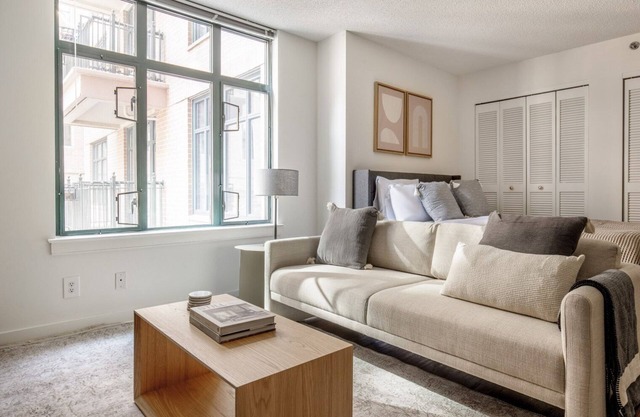 Amazing Penn Quarter Studio w/Gym, DM & W/D, near Metro, by Blueground