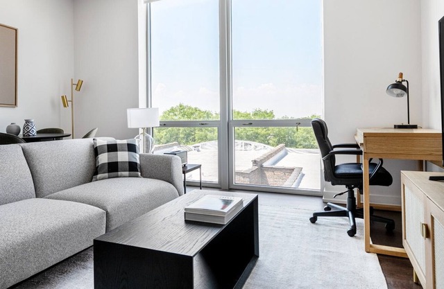 Amazing Ravenswood 1BR w/ Rooftop, BBQ, next to Brown line, by Blueground