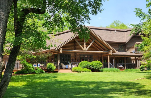 Amazing Retreat Property: Massive Luxury Lodge - Ensuite & Rustic Cabins for 80+