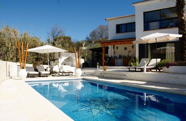 Amazing spacious design Finca - sleeps up to 23 guests - hidden gem!