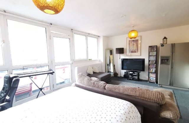 Amazing Studio Flat Located 5 mins from the Elephant and Castle Station!