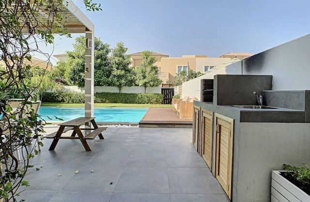 Amazing Three Bedroom Villa in Al Reem 1