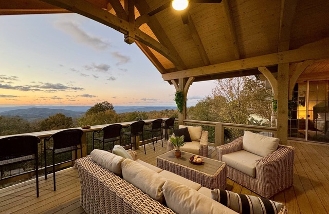 Amazing View ~5000ft, Golf Club 5 min, Sauna, Hot Tub, Wi-Fi, Game Room, Bonfire