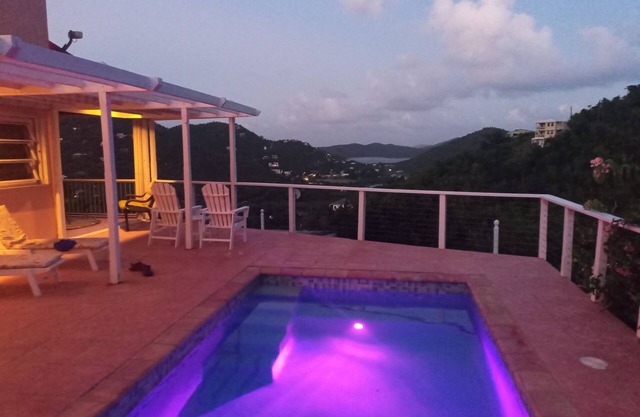 Amazing View of Coral Bay minutes to Dining & Markets Private Pool Easy Parking