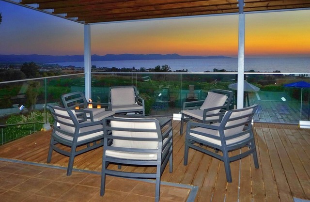 Amazing Views 180 degrees, Peace & Tranquillity mixed with Picturesque Scenery