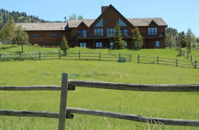 Amazing views, abundant wildlife, yet close to town.