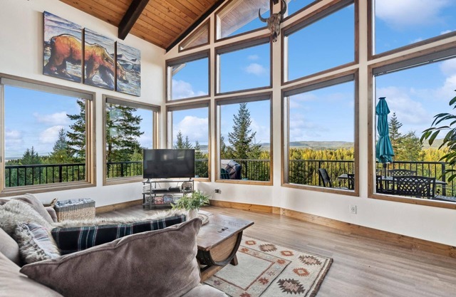 Amazing views! Plus a Private Guest House! Grill!