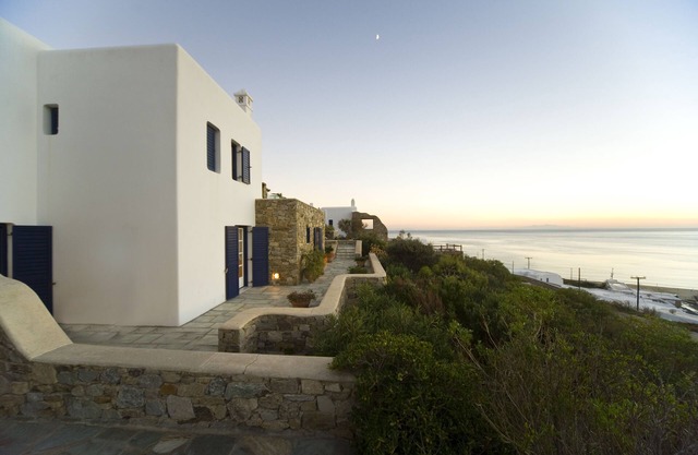Amazing Villa right by Elia Beach