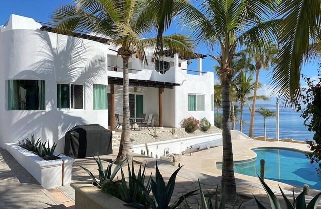 Amazing Villa with 4BR/4BA W/Beach & Pool