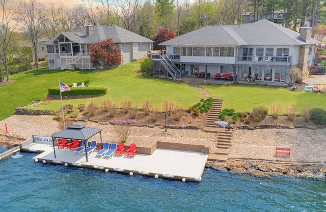 Amazing Waterfront Family Home+Game Room+2 Kitchens+Firepit+Kayaks+Boat Dock