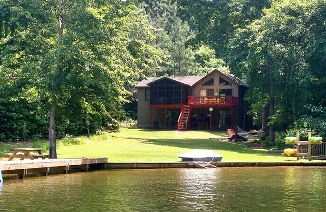 Amazing Waterfront Home in Private setting w/fiber internet!