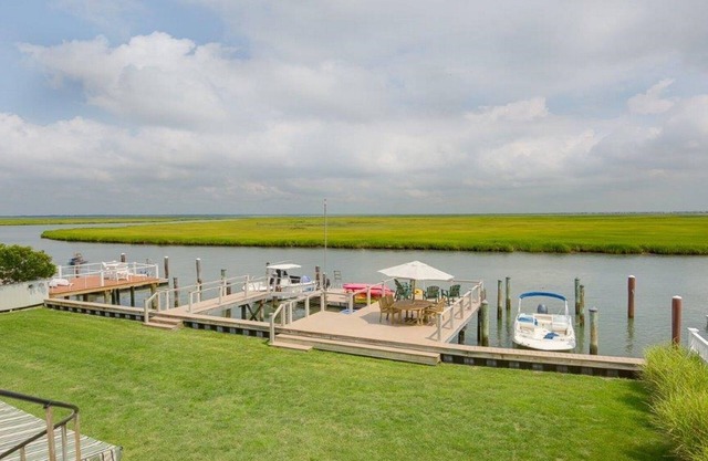 Amazing Waterfront w/Large Dock & Swimming! Includes Kayaks