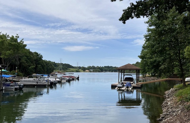 Amazingly Affordable Lakefront Home 4BR/2BA w/Fire Pit & Kayaks on Lake Norman