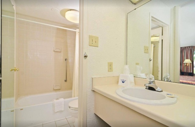 Americas Best Value Inn Wilson - Unit 3 (ONE BED) GROUND FLOOR