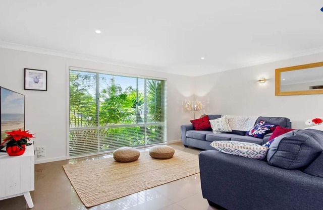 Amersham – great entertainment area and yard