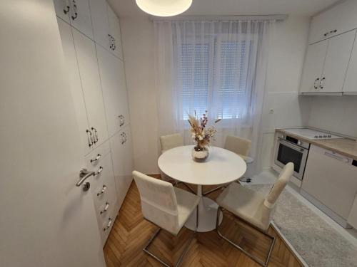 Amigo Apartment