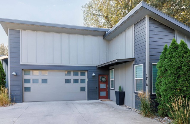 Ammon Place Getaway - Modern house, close to Centennial Trail and Riverstone!