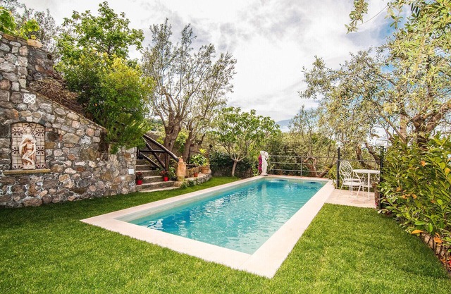 AMORE RENTALS - Casa Tatano, 4 bedrooms, 3 bathrooms with Private Pool, Sea View, Parking, South Italy
