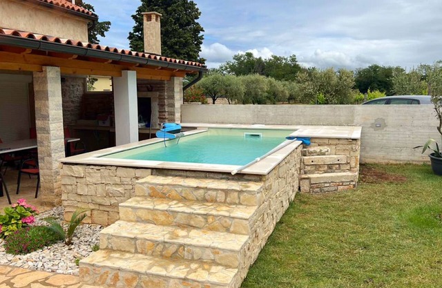 Ampia Villa Alina con Piscina Vicino al Mare