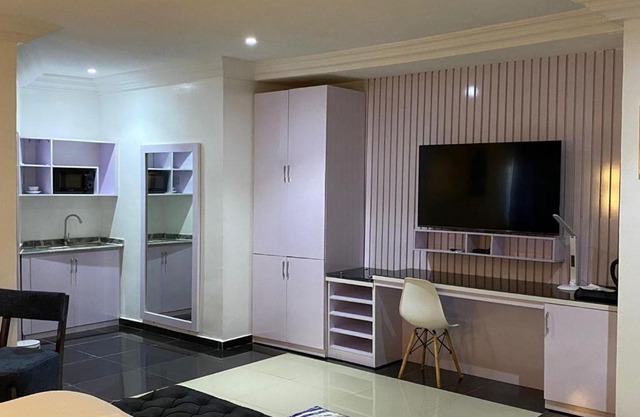 AMPLACE Luxury Apartment