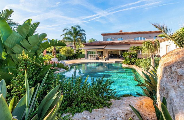An elegant villa in a private housing development, Luxury- Golf- Sea all in one