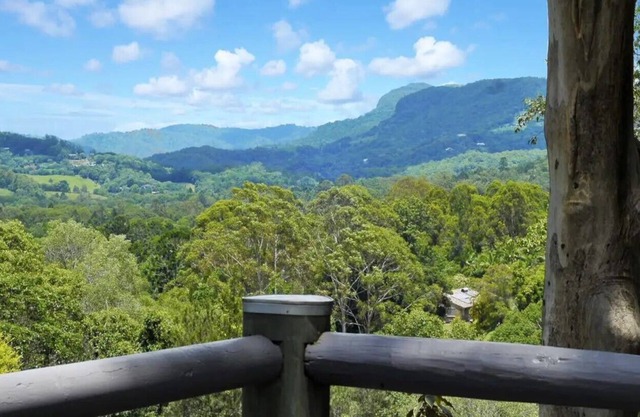 An idyllic retreat for lovers of fresh country air and spectacular views!