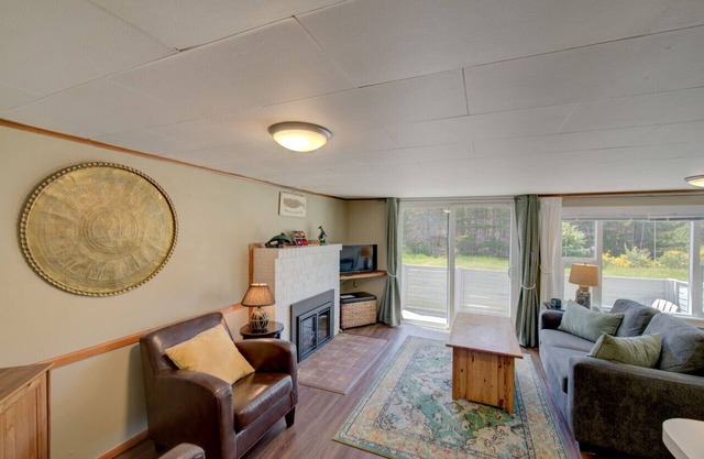Anchorage Cottages Unit 2-Dog- Friendly and close to the beach