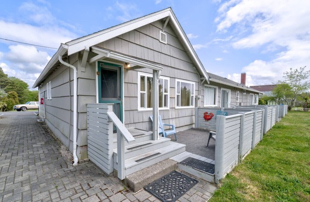 Anchorage Cottages Unit 5 Dog Friendly and close to the beach