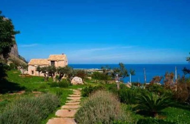 Ancient farmhouse with a wonderful sea views