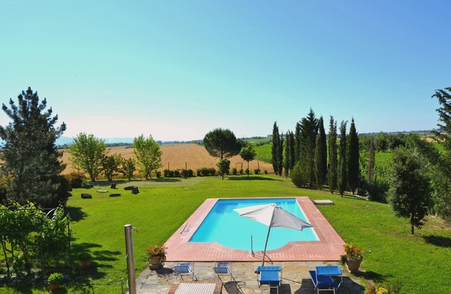 Ancient manor house perfect for large groups, located near the Etruscan town of Cortona with private
