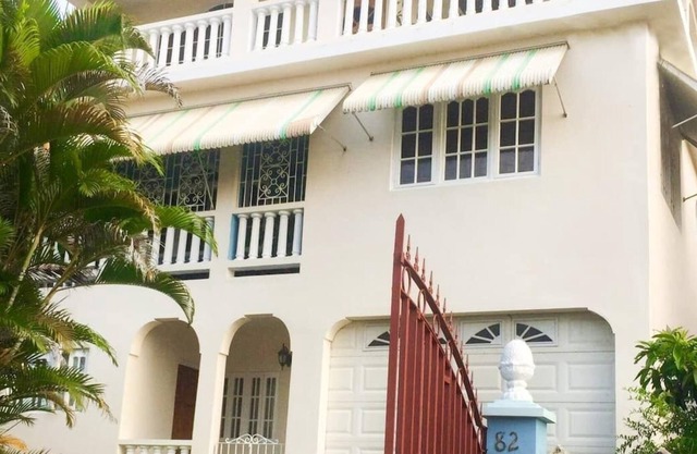 Andrea's Retreat - Spacious w/full kitchen *Walk to 🏖WiFi +AC