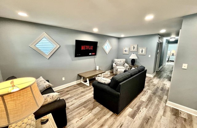 Anglesea Allure, 6BR, 4BA, 2 Unit Duplex!