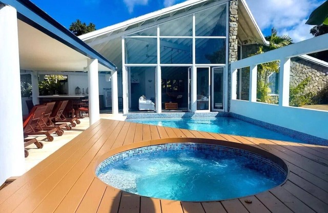 Anglesea Lux Villa w/pool, hot tub, spa shower & steamroom