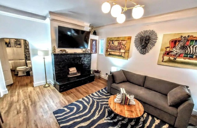 Animal Chalet - Unbeatable Location - Quiet & Safe 30 Night Minimum