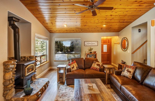Anna's Tahoe Vista Getaway Family Cabin