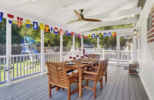 Annapolis Oasis: Home Theater & Screened Porch
