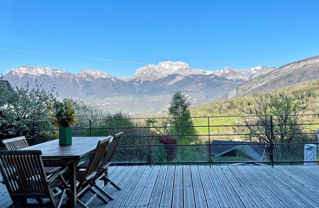 Annecy - Villa with contemporary and quiet pool, mountain and lake view