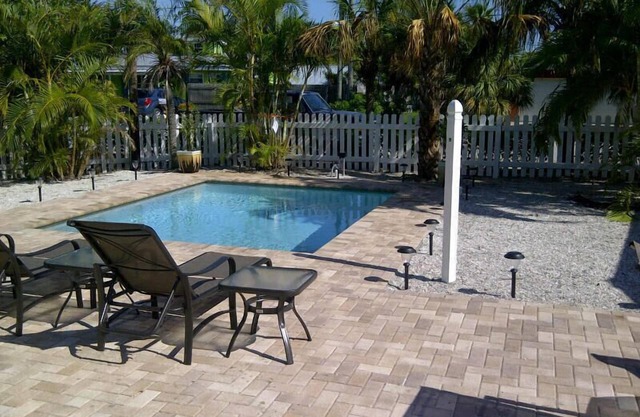 Anthony Beach Cottages - Bare Feet Retreat - 2 bedroom pool cottage - Sleeps 6