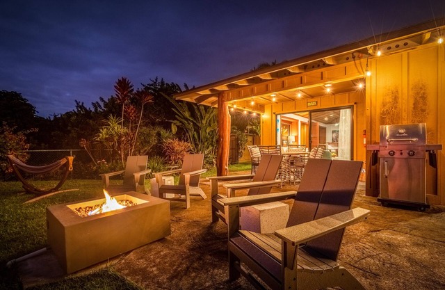 Aolani Coffee Cottage w/ Ocean Views & AC!
