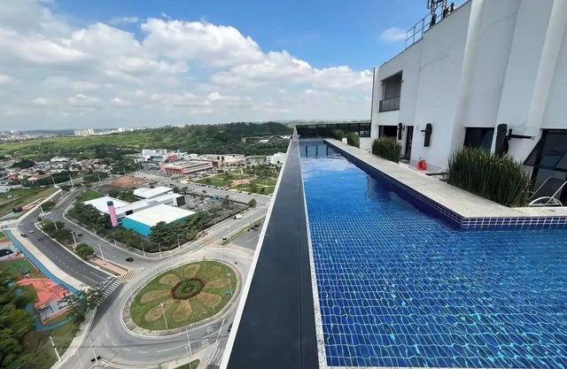 Ap Aconchegante com Ar-cond, Ótimo Wi-fi, Vaga e Piscina. Perto de Alphaville