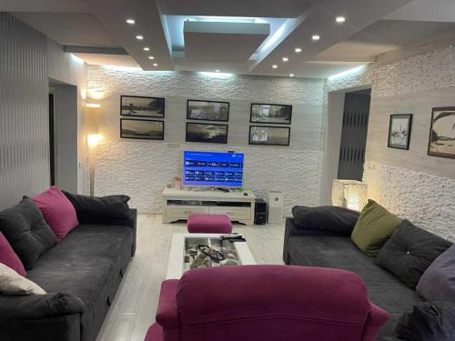 Apart 102