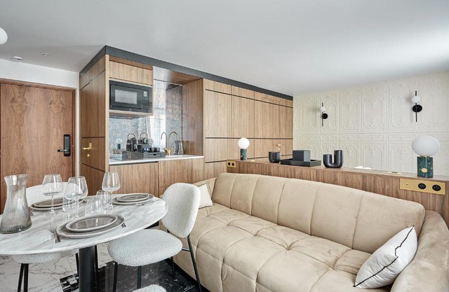 Apart hotel Louvre museum by Studio prestige