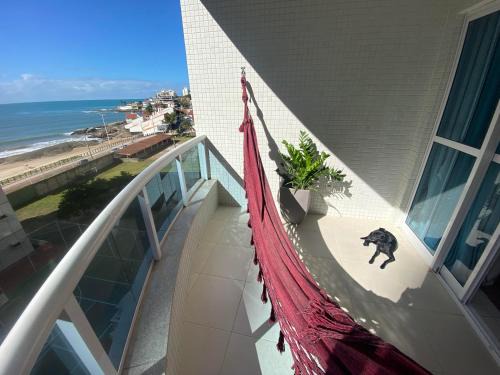 Apartamento com duas praias pertinho