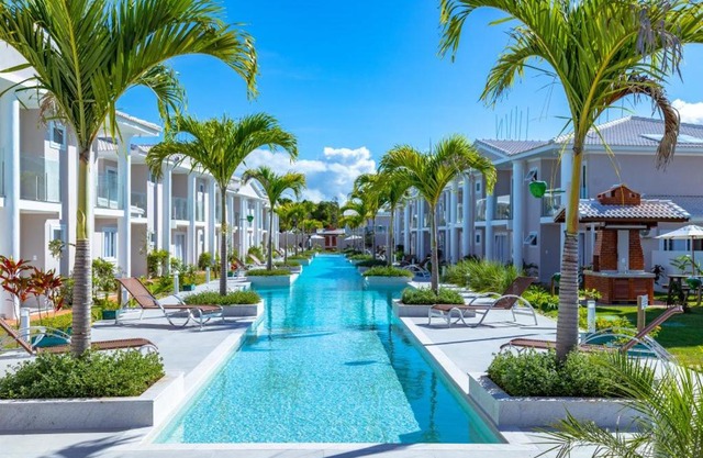 Apartamento em Arraial D`Ajuda com Piscina Sauna Academia