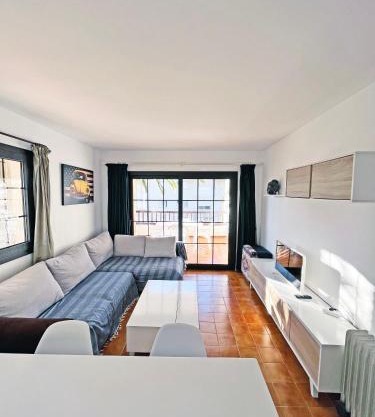 Apartamento en la Escala con piscina y parking