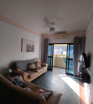 Apartamento Enseada Beira Mar com sacada